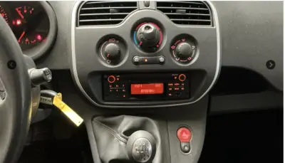 Renault Kangoo 2021 - 13500 EUR, 114002 km - AUTO.MOTO.pt - 114002km - foto 8 de 12