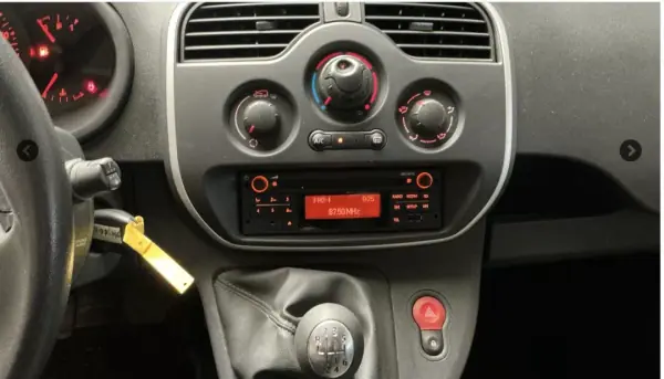 Renault Kangoo 2021 - 13500 EUR, 114002 km - AUTO.MOTO.pt - 114002km - foto 8 de 12