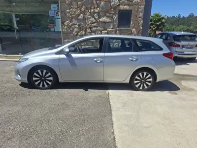 Toyota Auris Touring Sports 2014 - 9920 EUR, 222597 km - AUTO.MOTO.pt - 222597km - foto 2 de 14