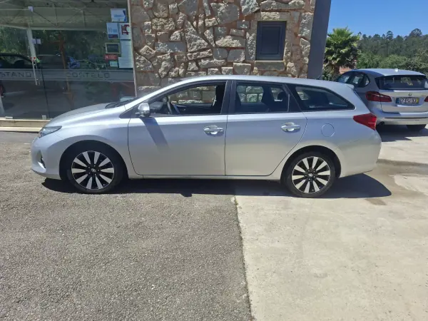 Toyota Auris Touring Sports 2014 - 9920 EUR, 222597 km - AUTO.MOTO.pt - 222597km - foto 2 de 14