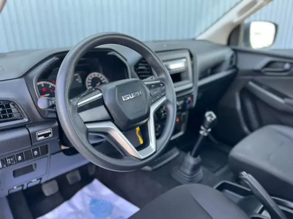 Isuzu 2022 - 27500 EUR, 109727 km - AUTO.MOTO.pt - 109727km - foto 9 de 12
