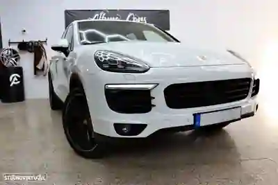 Porsche Cayenne 2015 — foto 2 de 32