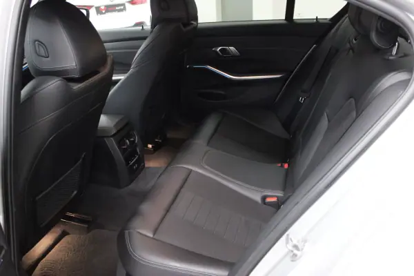 BMW 320 2021 - 26900 EUR, 108256 km - AUTO.MOTO.pt - 108256km - foto 8 de 24