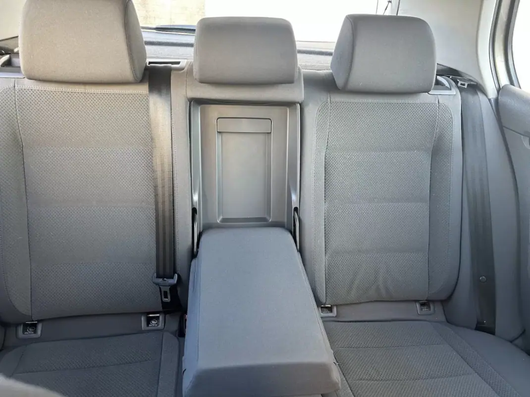 Volkswagen Golf 2004 - 4990 EUR, 228700 km - AUTO.MOTO.pt - 228700km - foto 10 de 11