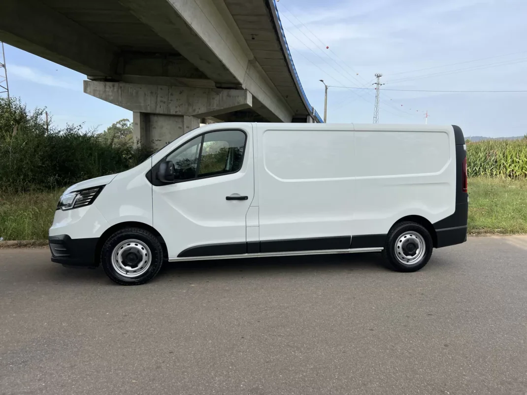 Renault TRAFIC 2.0 BlueDci L2H1 Longa Grand Confort 130 cv GPS 2022 - 21350 EUR, 46000 km - AUTO.MOTO.pt - 46000km - foto 5 de 34