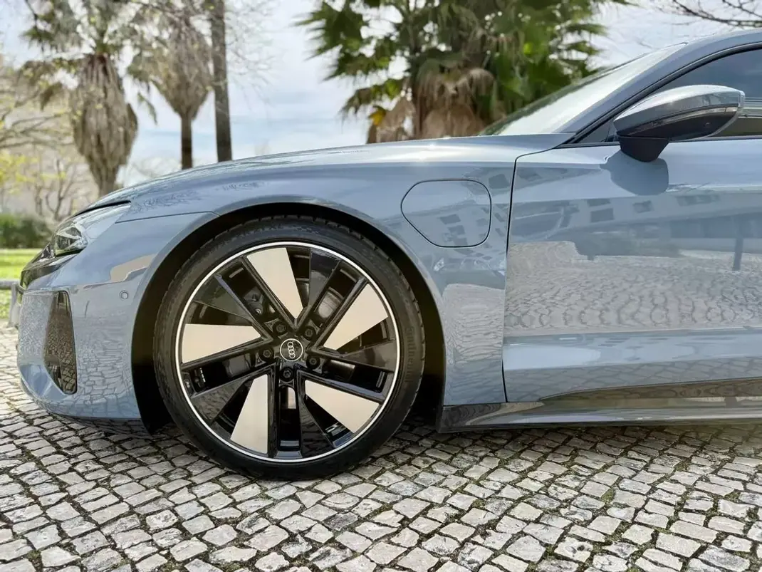 Audi e-tron GT 2022 - 57790 EUR, 82950 km - AUTO.MOTO.pt - 82950km - foto 53 de 55