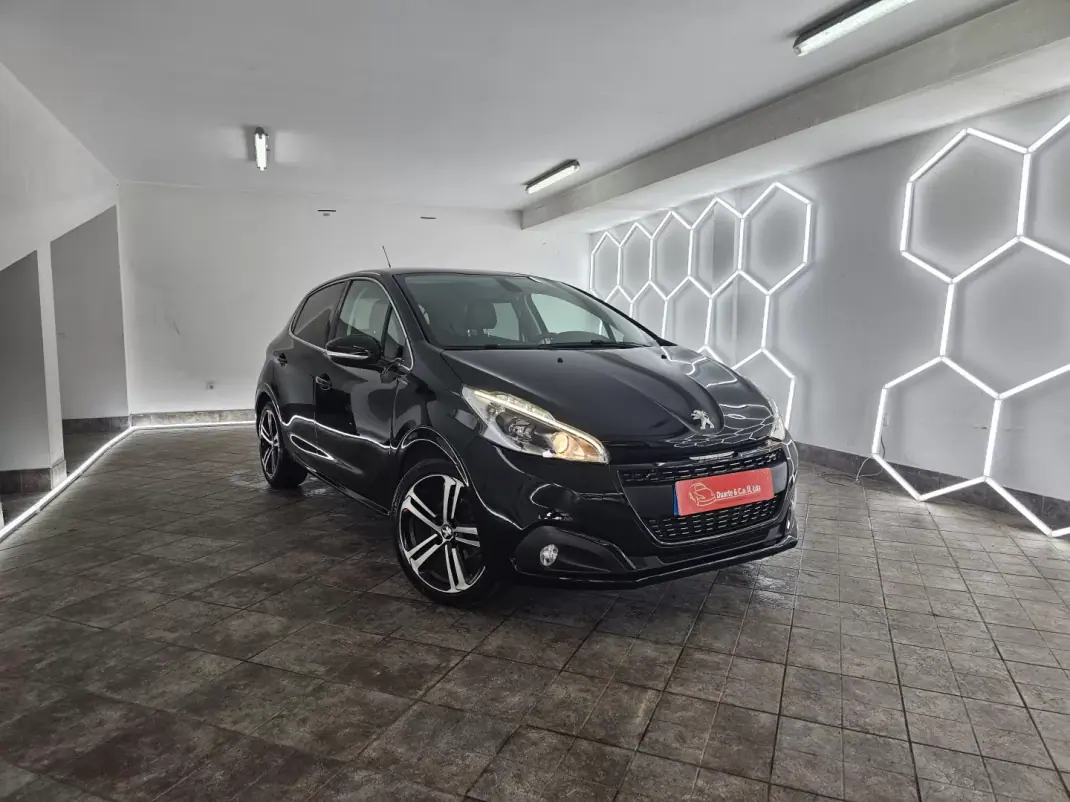 Peugeot 208 2019 - 11950 EUR, 90328 km - AUTO.MOTO.pt - 90328km - foto 1 de 90