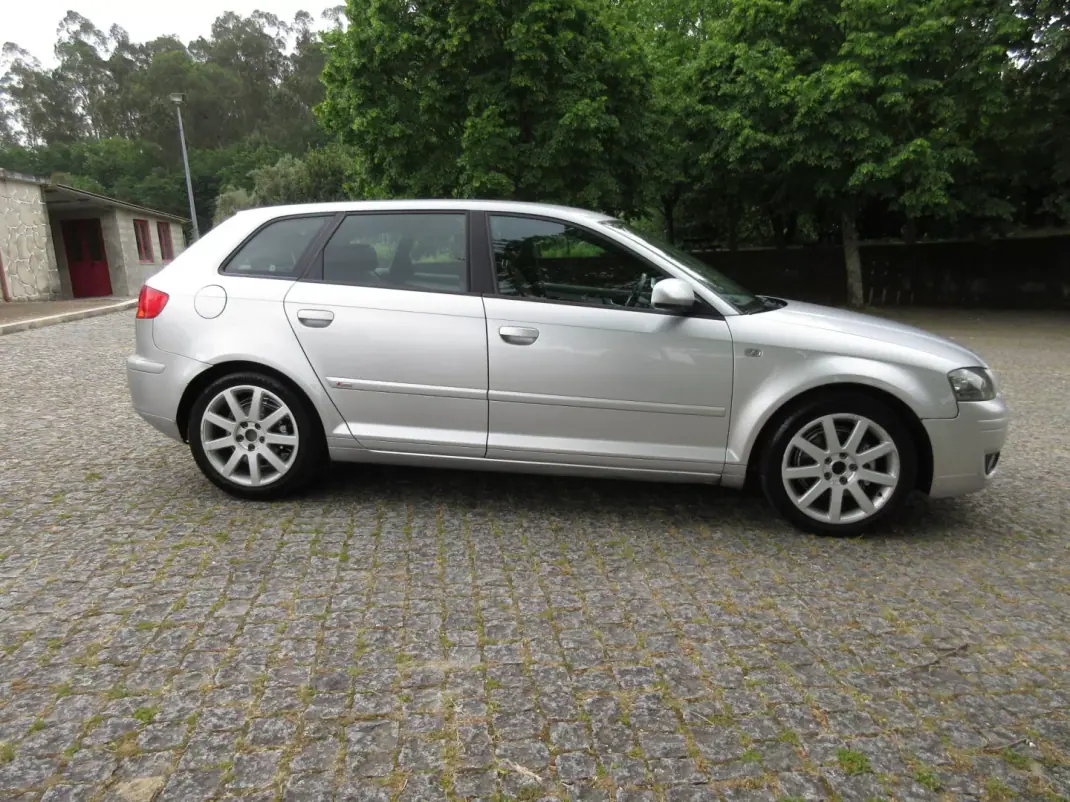 Audi A3 Sportback 2005 - 6990 EUR, 330000 km - AUTO.MOTO.pt - 330000km - foto 10 de 31