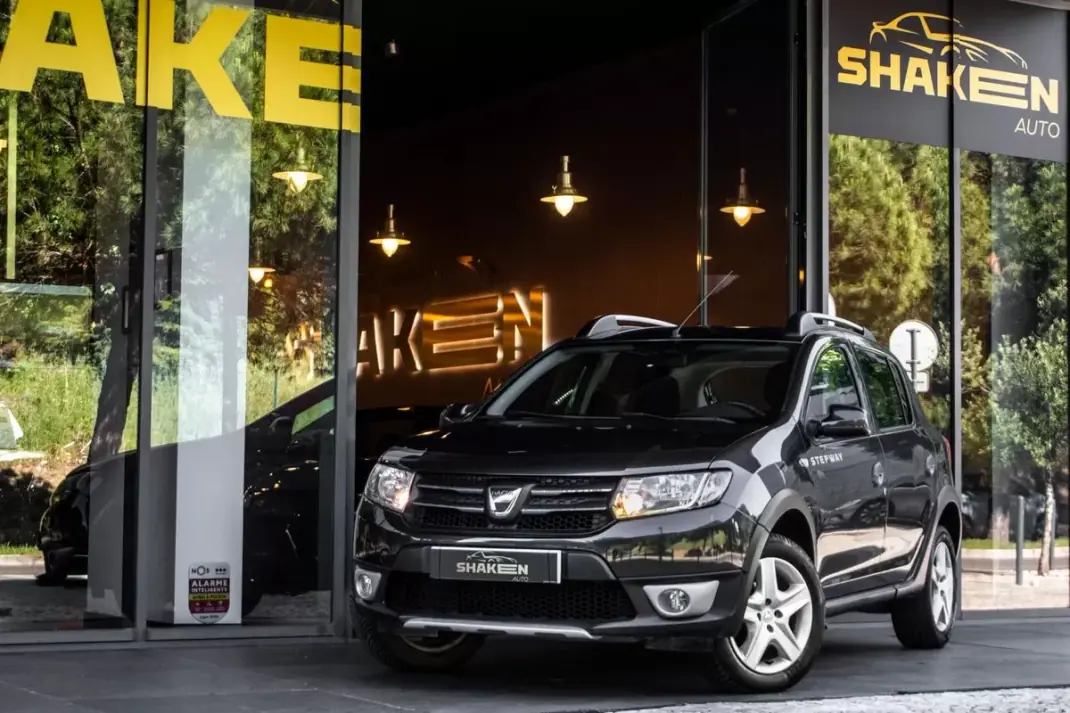 Dacia Sandero 2018 - 9750 EUR, 160273 km - AUTO.MOTO.pt - 160273km - foto 1 de 30