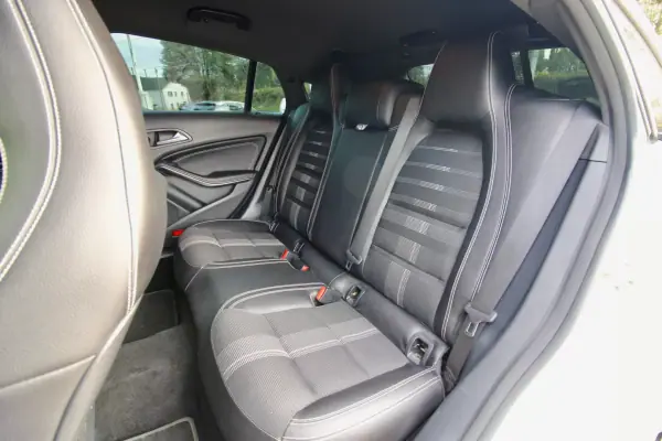 Mercedes-Benz CLA 200 2016 - 23500 EUR, 157000 km - AUTO.MOTO.pt - 157000km - foto 17 de 43