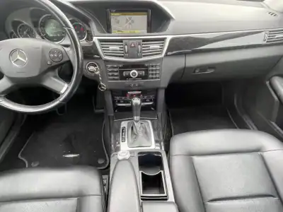 Mercedes-Benz E 250 2010 - 13950 EUR, 277830 km - AUTO.MOTO.pt - 277830km - foto 9 de 12