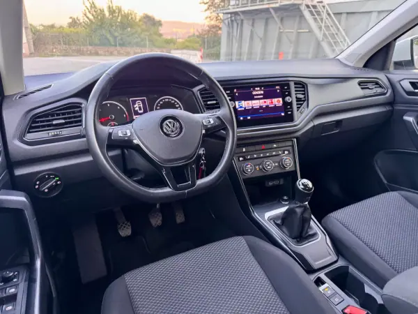 Volkswagen T-Roc 2020 - 23500 EUR, 88000 km - AUTO.MOTO.pt - 88000km - foto 14 de 27