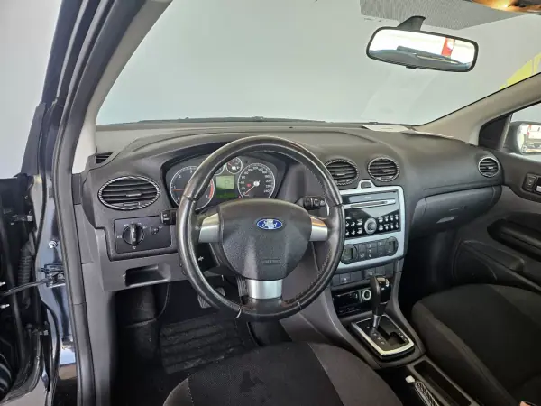 Ford Focus 2006 - 6750 EUR, 130000 km - AUTO.MOTO.pt - 130000km - foto 8 de 10