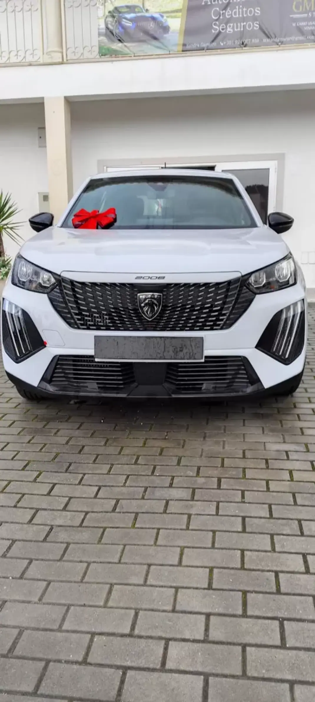 Peugeot 2008 2025 - 24750 EUR, 9700 km - AUTO.MOTO.pt - 9700km - foto 2 de 12