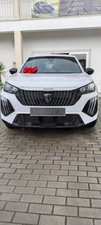 Peugeot 2008 2025 - 24750 EUR, 9700 km - AUTO.MOTO.pt - 9700km - foto 2 de 12