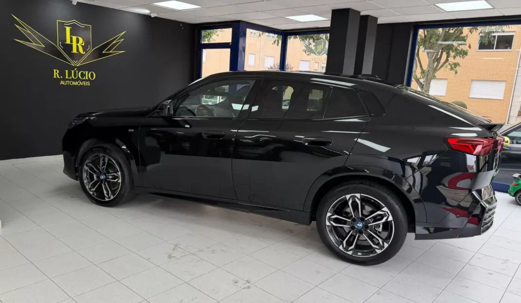 BMW iX2 2025 - 46500 EUR, 7997 km - AUTO.MOTO.pt - 7997km - foto 18 de 42