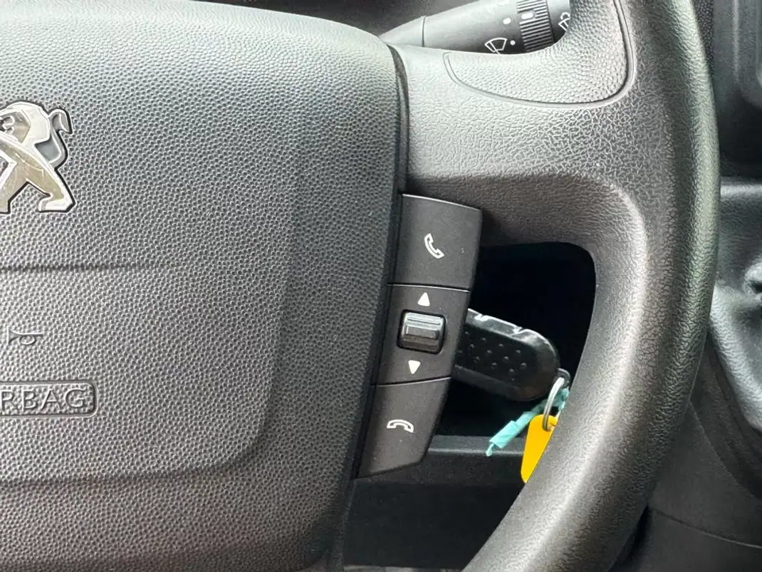 Peugeot 2020 - 16950 EUR, 100000 km - AUTO.MOTO.pt - 100000km - foto 17 de 24