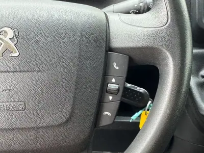 Peugeot 2020 - 16950 EUR, 100000 km - AUTO.MOTO.pt - 100000km - foto 17 de 24