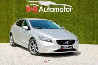 Volvo V40 2015 - 12900 EUR, 175000 km - AUTO.MOTO.pt - 175000km - foto 1 de 26