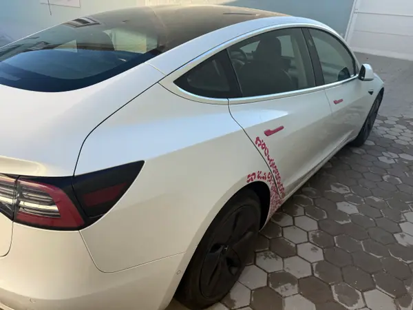 Tesla Model 3 2019 - 24000 EUR, 154000 km - AUTO.MOTO.pt - 154000km - foto 3 de 8