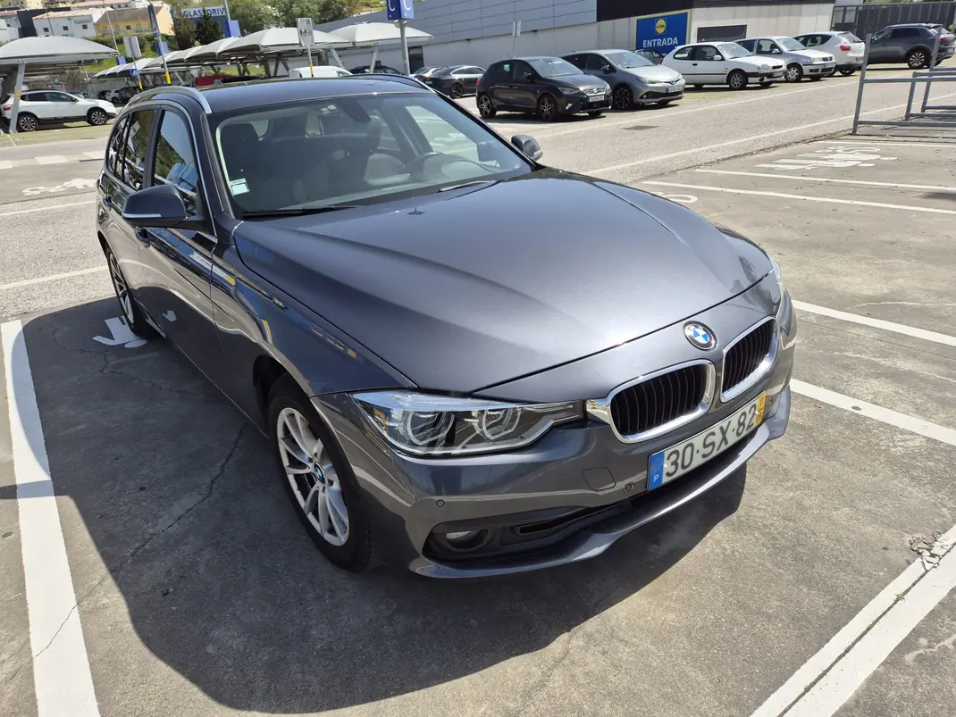 BMW 320 2017 - 12000 EUR, 342700 km - AUTO.MOTO.pt - 342700km - foto 4 de 6