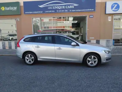 Volvo V60 2015 - 14950 EUR, 200200 km - AUTO.MOTO.pt - 200200km - foto 2 de 12