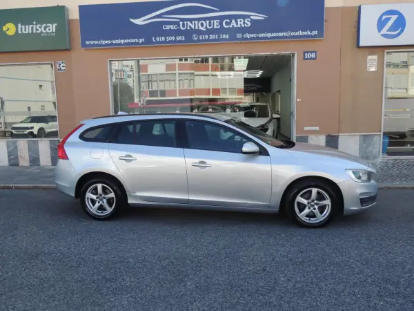 Volvo V60 2015 - 14950 EUR, 200200 km - AUTO.MOTO.pt - 200200km - foto 2 de 12