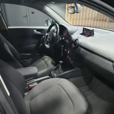 Audi A1 Sportback 2013 - 14250 EUR, 180000 km - AUTO.MOTO.pt - 180000km - foto 4 de 13