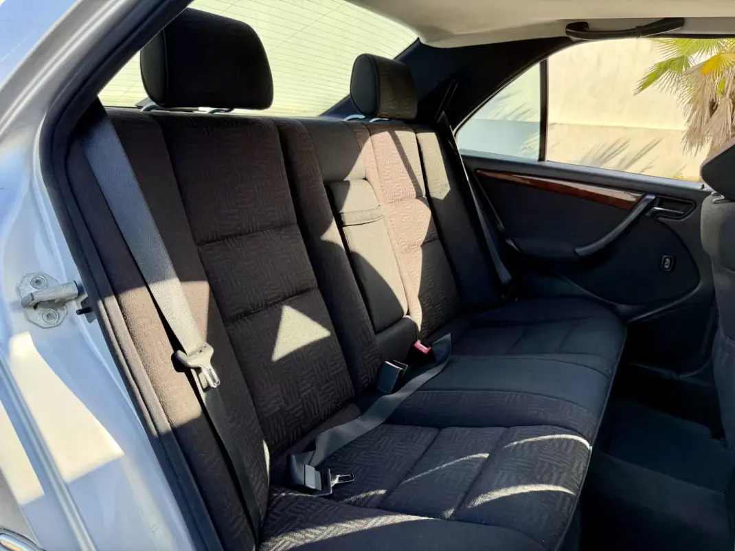 Mercedes-Benz C 250 1998 - 5500 EUR, 295879 km - AUTO.MOTO.pt - 295879km - foto 10 de 15