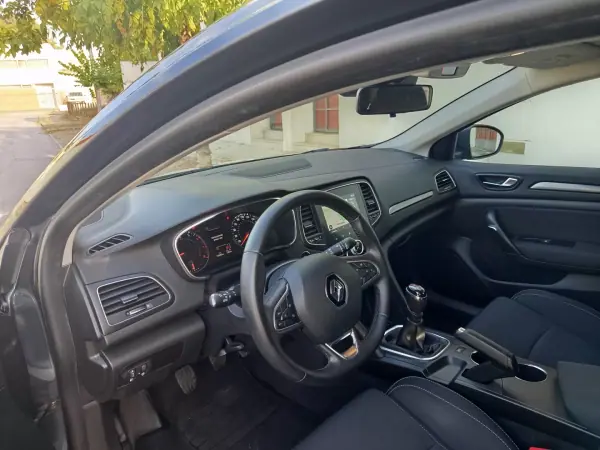 Renault Mégane 2022 - 13990 EUR, 135500 km - 135500km - foto 12 de 18