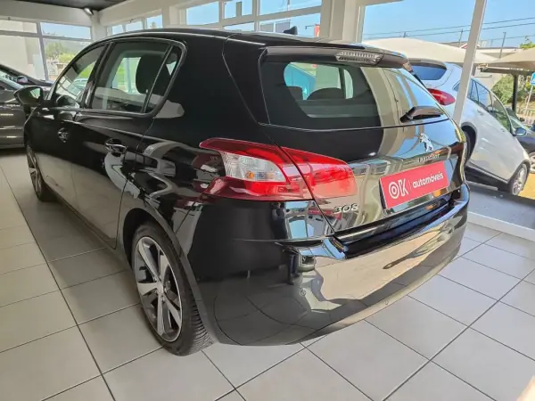 Peugeot 308 2014 - 9450 EUR, 199000 km - AUTO.MOTO.pt - 199000km - foto 7 de 32
