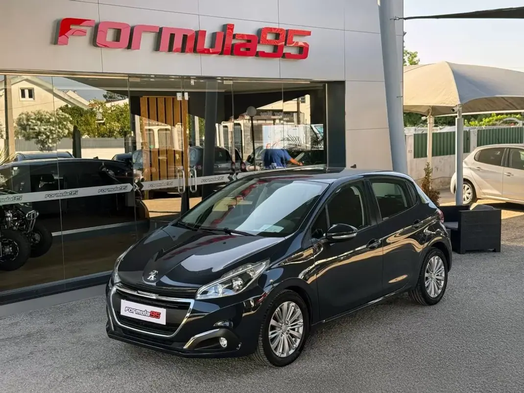 Peugeot 208 2019 - 11900 EUR, 151021 km - AUTO.MOTO.pt - 151021km - foto 1 de 21