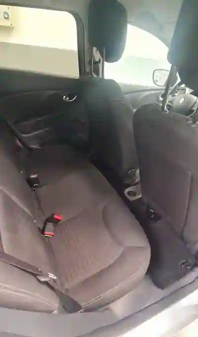 Renault Clio 2019 - 7900 EUR, 238000 km - AUTO.MOTO.pt - 238000km - foto 12 de 15