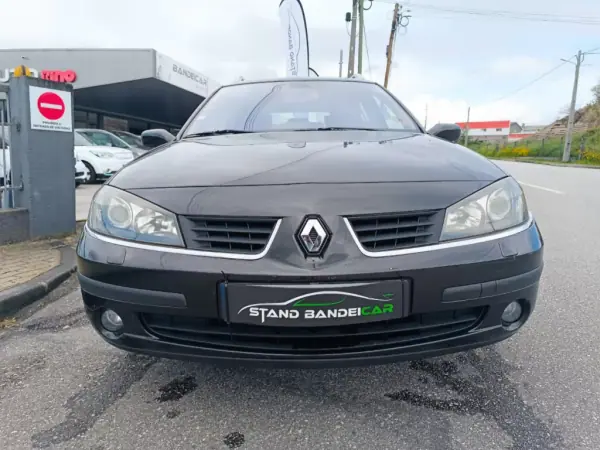 Renault Laguna 2007 - 3500 EUR, 230000 km - AUTO.MOTO.pt - 230000km - foto 9 de 23