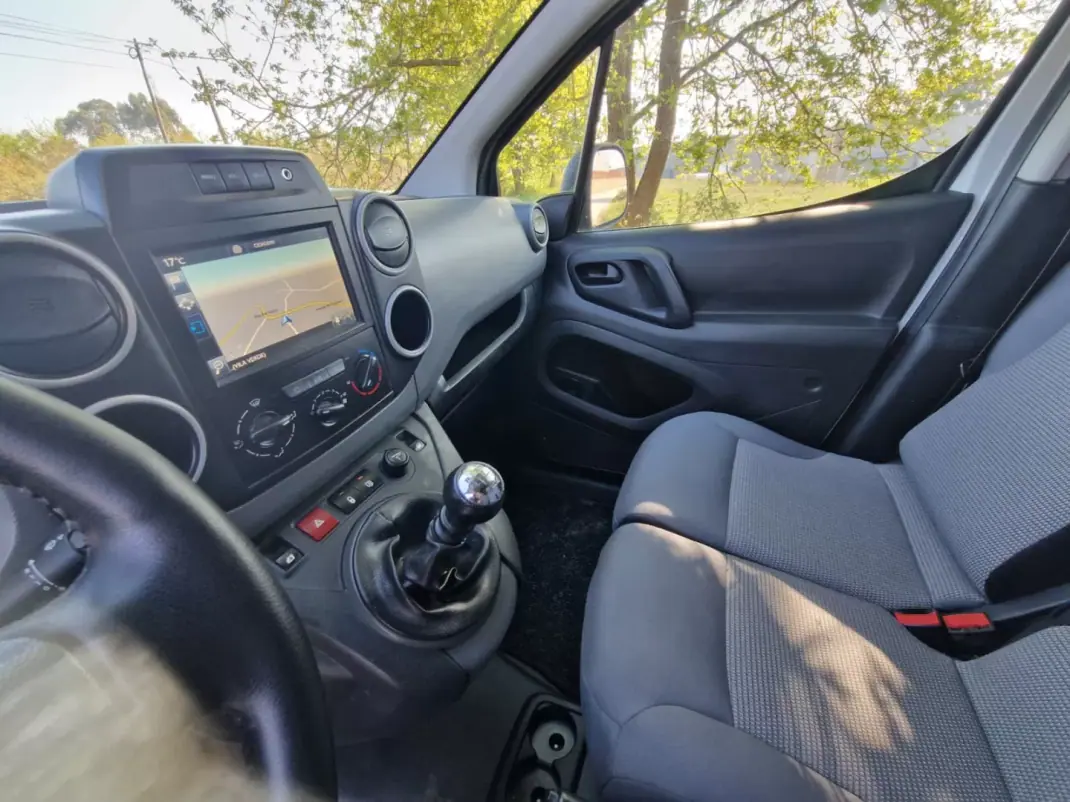 Peugeot 2016 - 9990 EUR, 180000 km - AUTO.MOTO.pt - 180000km - foto 2 de 8