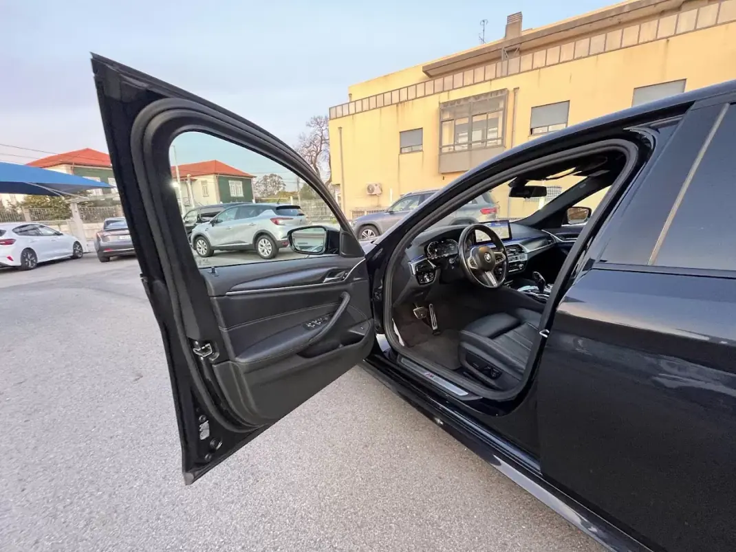 BMW 520 2022 - 33950 EUR, 124000 km - AUTO.MOTO.pt - 124000km - foto 25 de 45