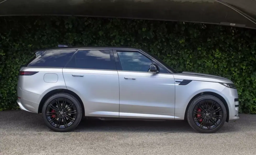 Land Rover Range Rover Sport 2023 - 87500 EUR, 131000 km - AUTO.MOTO.pt - 131000km - foto 6 de 22