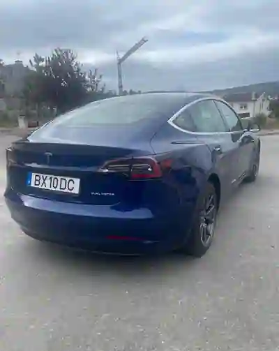 Tesla Model 3 2020 - 12400 EUR, 125999 km - AUTO.MOTO.pt - 125999km - foto 4 de 6