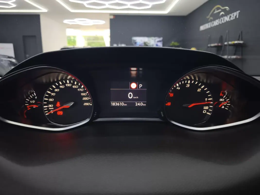 Peugeot 308 2017 - 13950 EUR, 183610 km - 183610km - foto 28 de 45