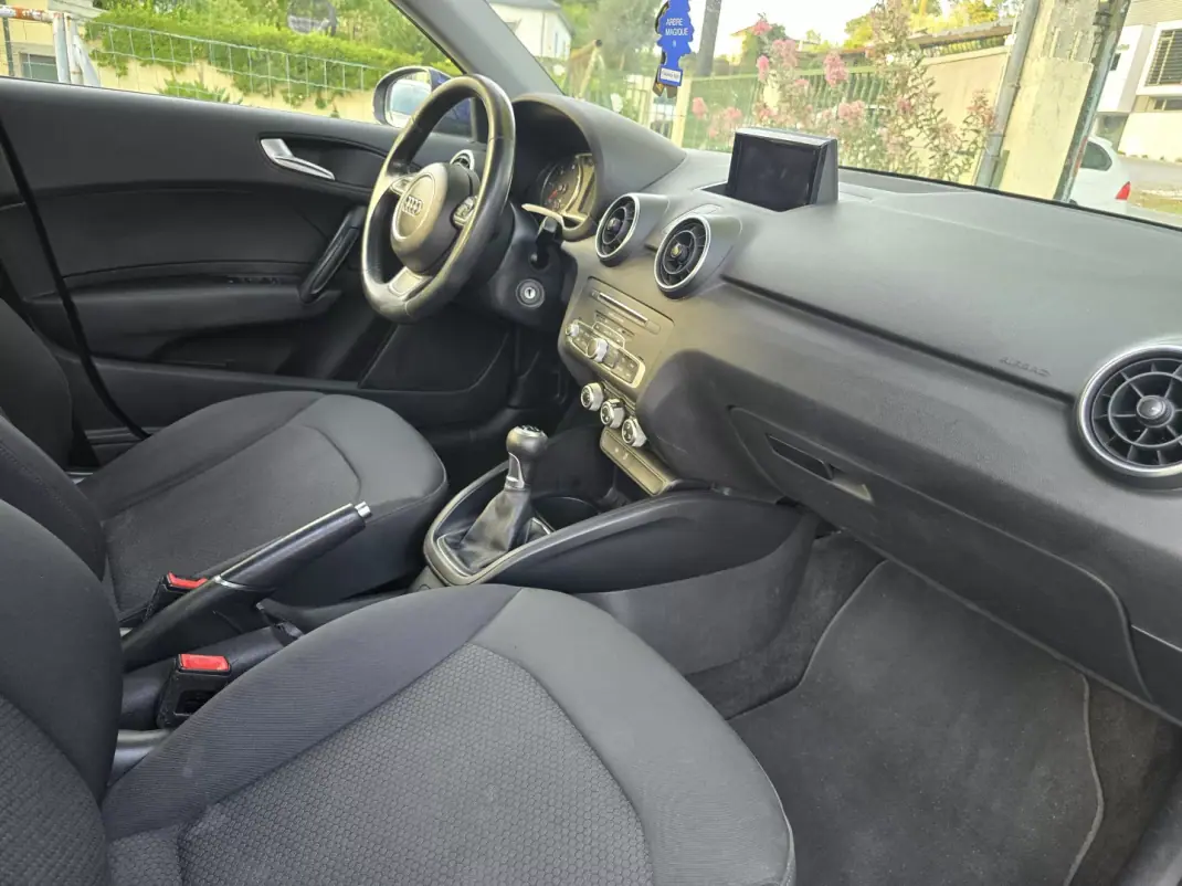 Audi A1 Sportback 2016 - 14900 EUR, 170000 km - 170000km - foto 8 de 8