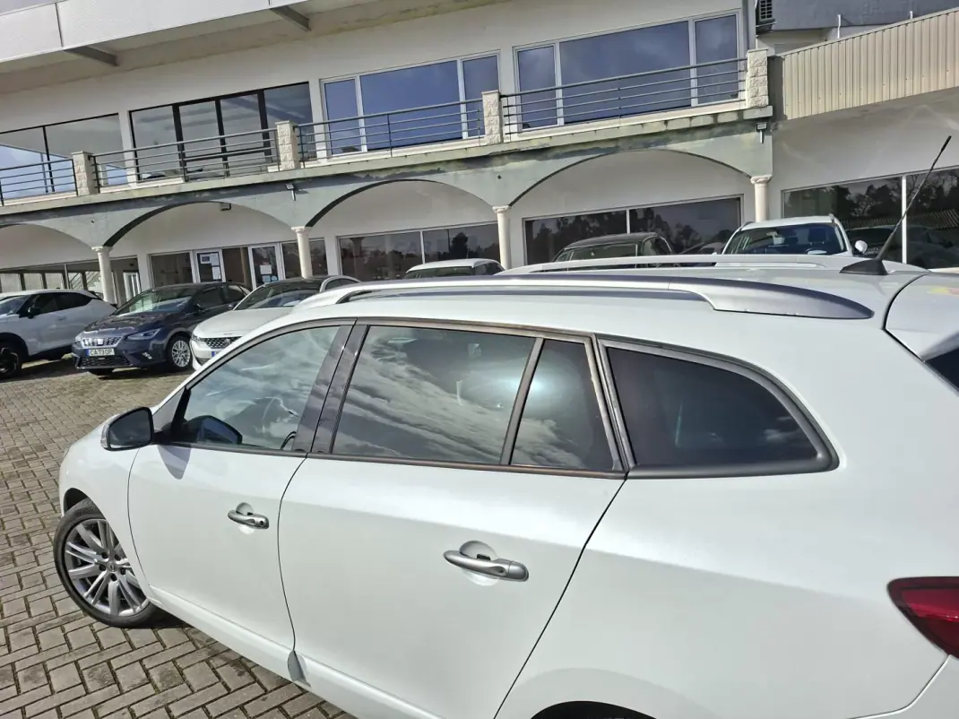 Renault Mégane Sport Tourer 2014 - 11500 EUR, 130900 km - AUTO.MOTO.pt - 130900km - foto 10 de 28