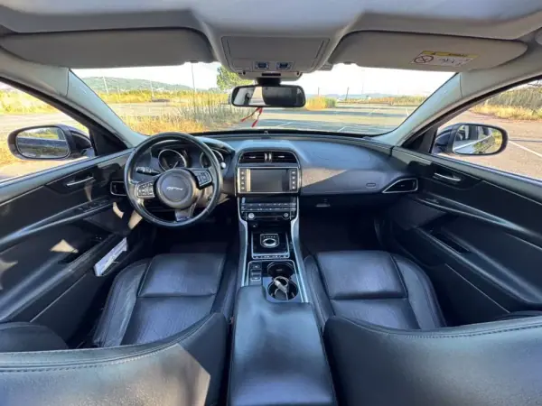 Jaguar XE 2017 - 20950 EUR, 202000 km - AUTO.MOTO.pt - 202000km - foto 5 de 5