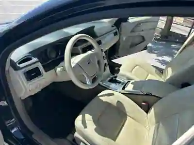 Volvo V60 2013 - 6890 EUR, 240000 km - AUTO.MOTO.pt - 240000km - foto 8 de 19