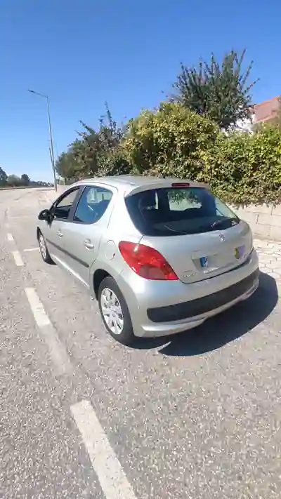 Peugeot 207 2008 — foto 3 de 11