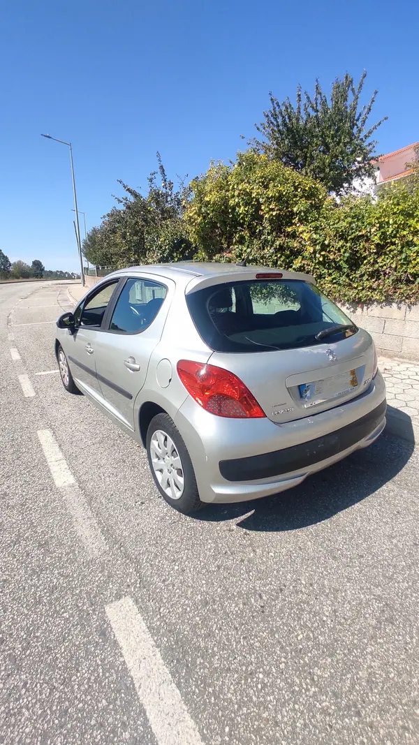 Peugeot 207 2008 — foto 3 de 11