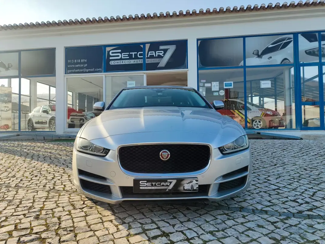 Jaguar XE 2016 - 15900 EUR, 120000 km - AUTO.MOTO.pt - 120000km - foto 1 de 22