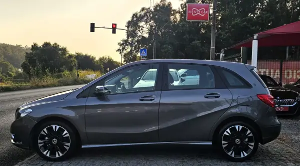 Mercedes-Benz B 180 2014 - 13999 EUR, 160000 km - AUTO.MOTO.pt - 160000km - foto 3 de 25