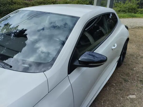 Volkswagen Scirocco 2011 - 10000 EUR, 215000 km - AUTO.MOTO.pt - 215000km - foto 13 de 30