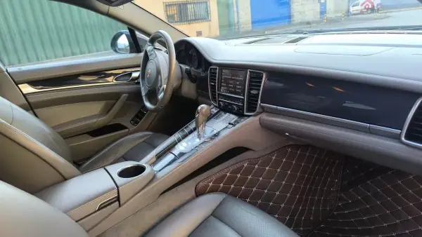 Porsche Panamera 2011 - 29900 EUR, 190000 km - AUTO.MOTO.pt - 190000km - foto 8 de 15