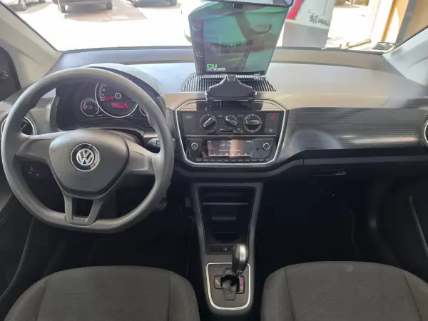 Volkswagen Up! 2017 - 8900 EUR, 142000 km - 142000km - foto 6 de 16